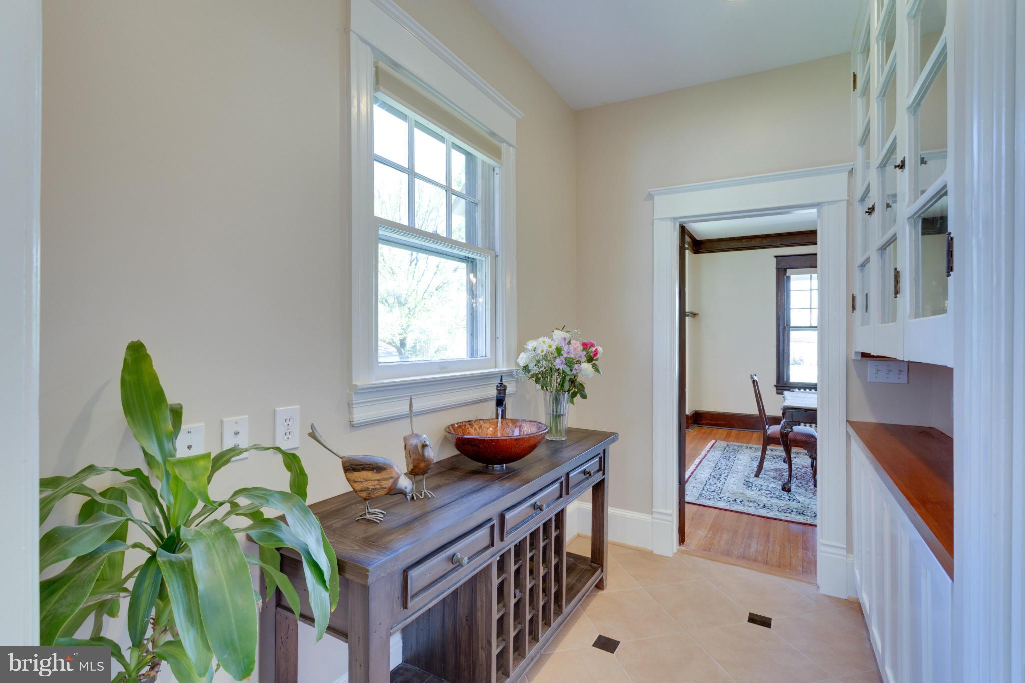 GROVE AVENUE - Residential