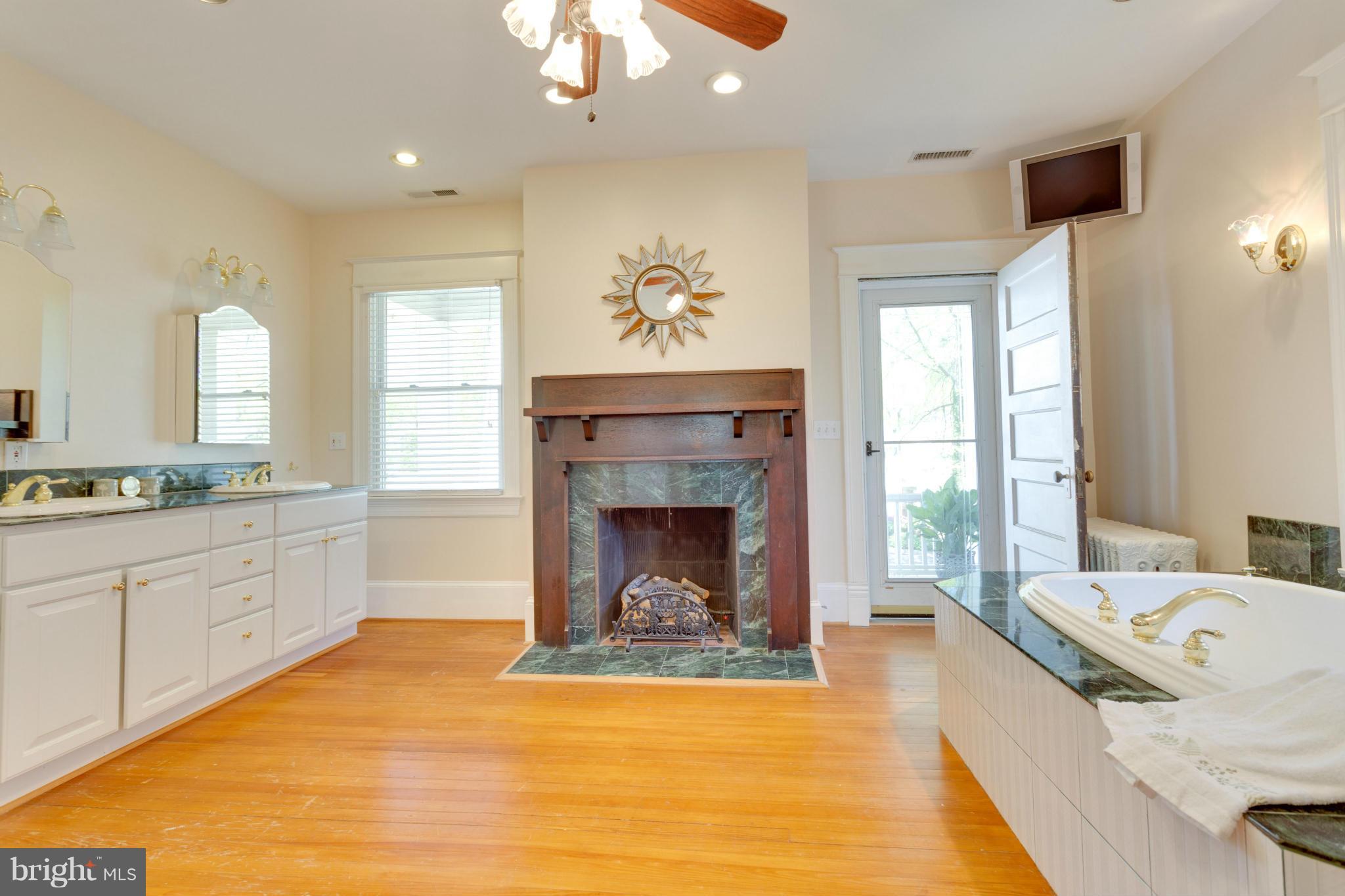 GROVE AVENUE - Residential