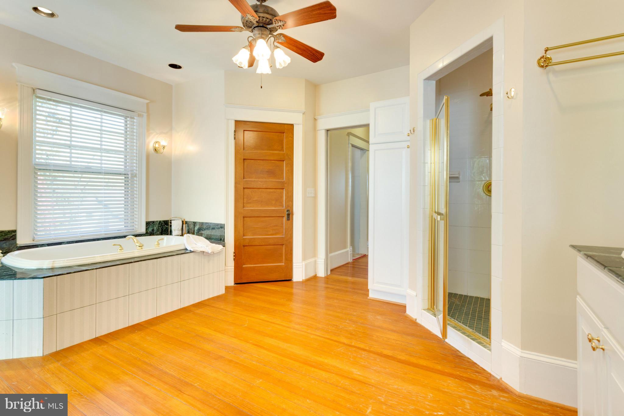 GROVE AVENUE - Residential