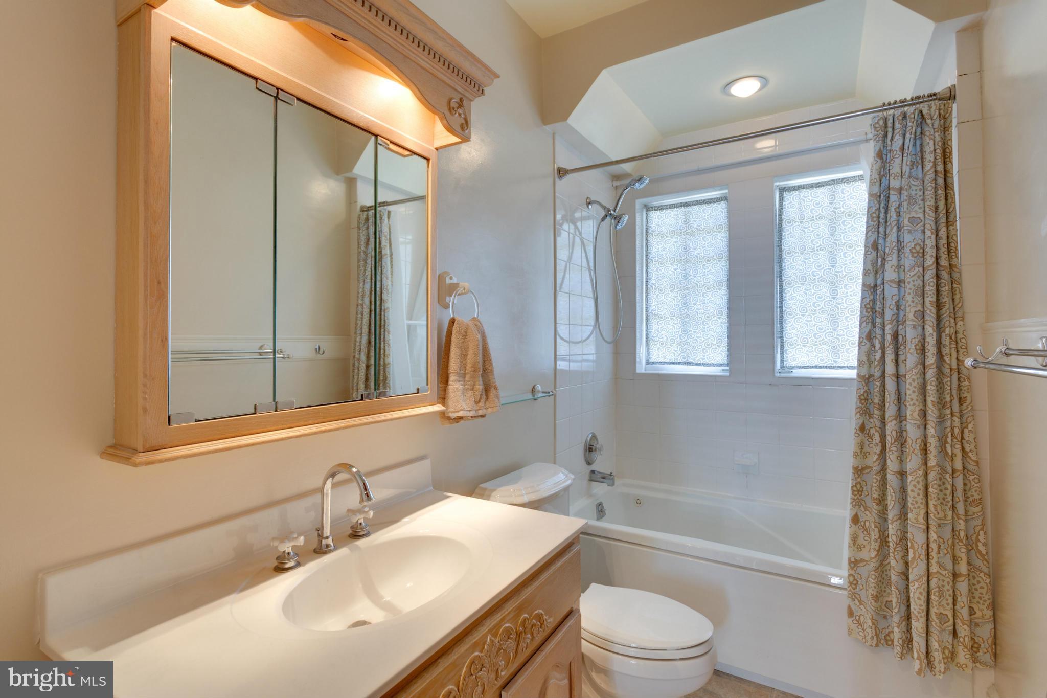 GROVE AVENUE - Residential