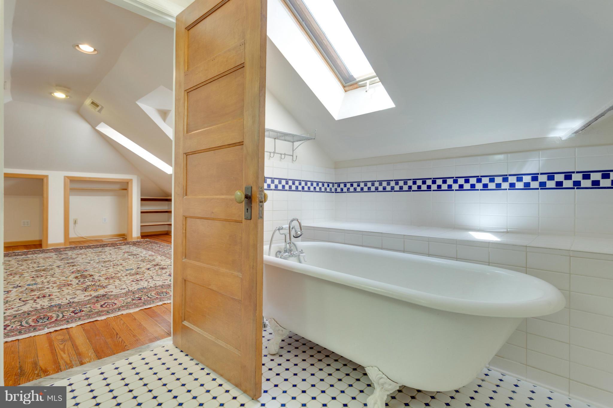 GROVE AVENUE - Residential