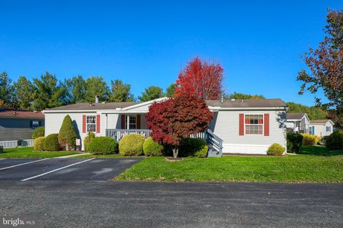 Photo of 200 CRICKLEWOOD CT, LANCASTER, PA 17603 (MLS # PALA2027006)