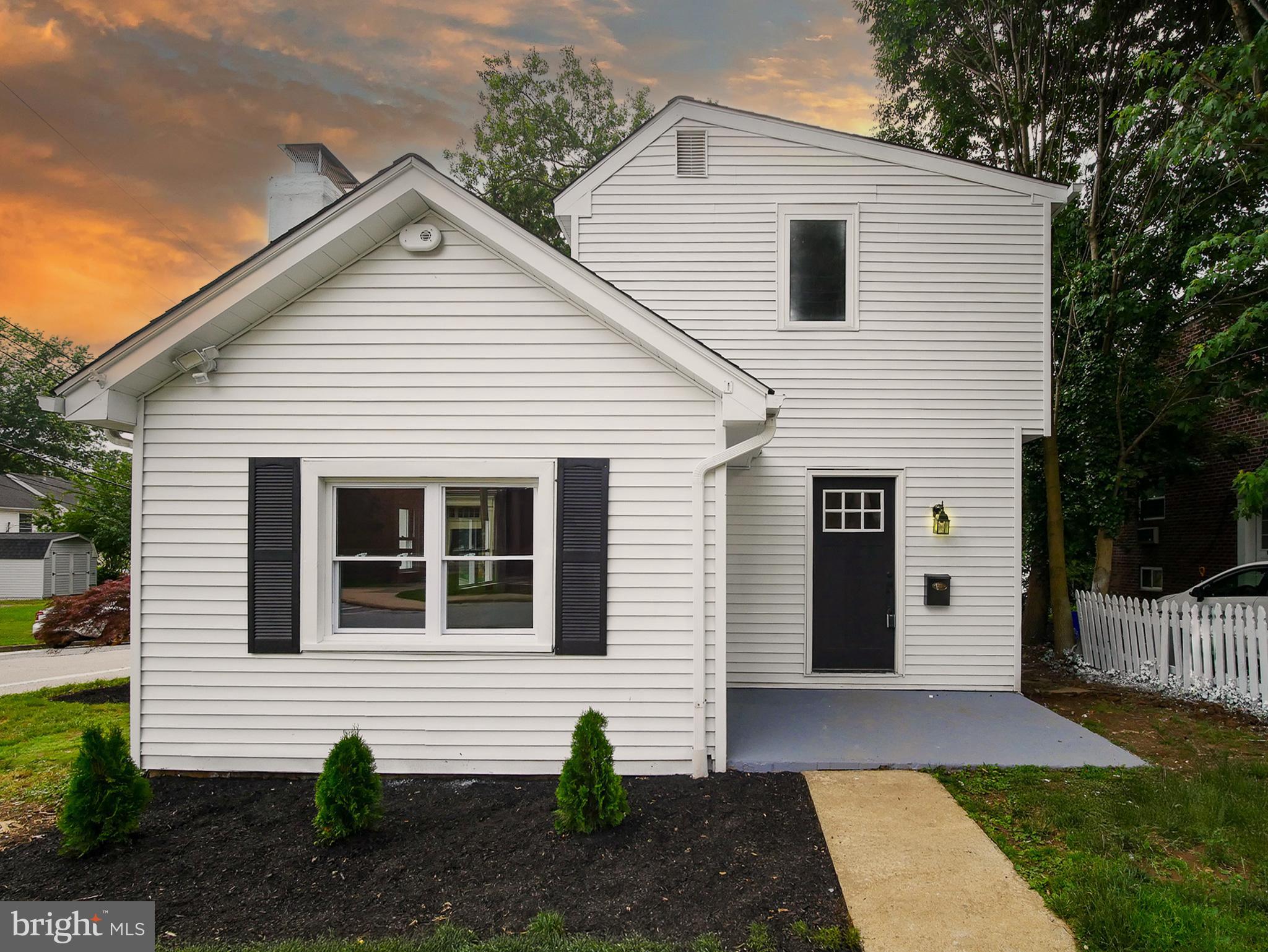 Newly Remodeled Home in Rosemont School District – A Must-See!
This beautifully renovated 3–4 bedroom, 2.5 bathroom home offers the perfect blend of style, comfort, and functionality. Step inside to find brand-new flooring throughout and a spacious, open layout ideal for modern living.
The large, eat-in kitchen features Samsung stainless steel appliances, updated lighting, and plenty of cabinet space—perfect for home chefs and entertaining alike. The newly remodeled bathrooms are finished with modern fixtures and thoughtful design.
Downstairs, enjoy a fully finished walk-out basement with a spacious rec room, a private office or potential 4th bedroom, and additional storage space.
Other highlights include:
Brand-new HVAC and water heater, roof Private parking with carport
Generous deck off the kitchen—great for outdoor dining and relaxing
Located in the highly regarded Rosemont School District and just minutes from downtown Media’s shops, restaurants, and transit. Don’t miss this turnkey gem—schedule your private tour today!