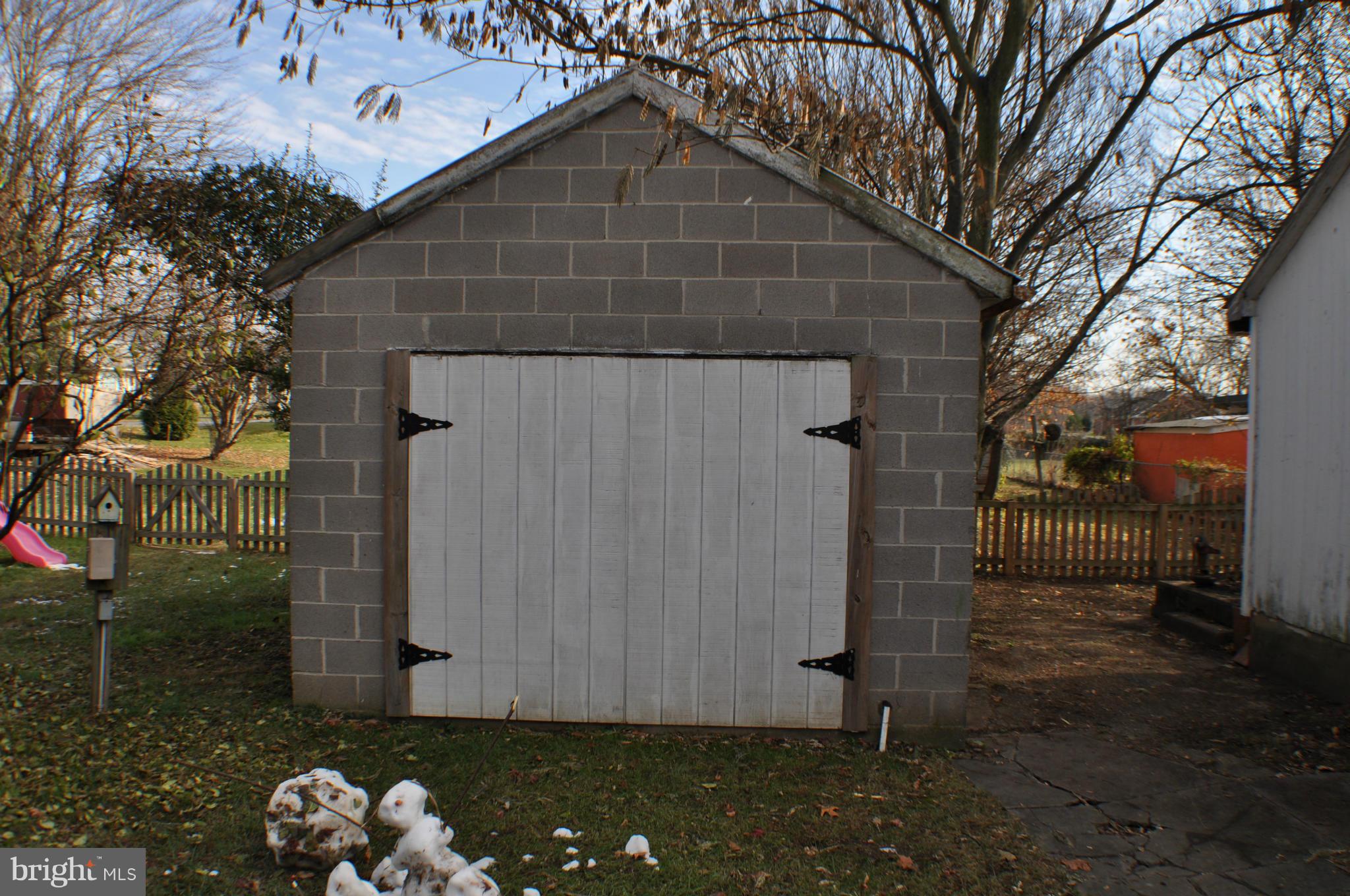 ROCK CLIFF - Residential
