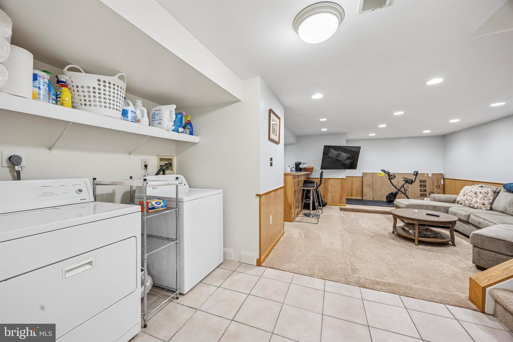 BALLINAHINCH - Residential