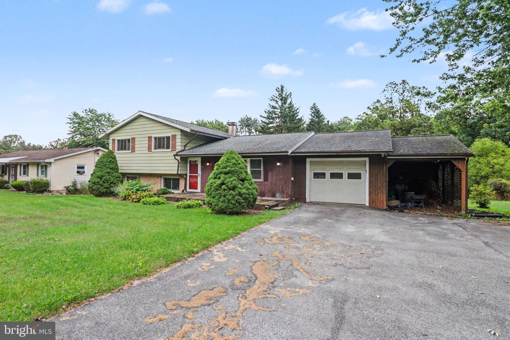 Photo of 613 S Mountain Road, DILLSBURG, PA 17019 (MLS # PAYK2108350)