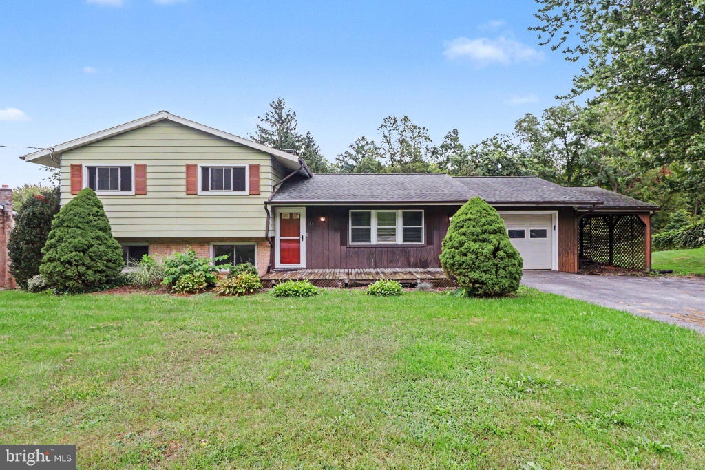 Photo of 613 S Mountain Road, DILLSBURG, PA 17019 (MLS # PAYK2108350)