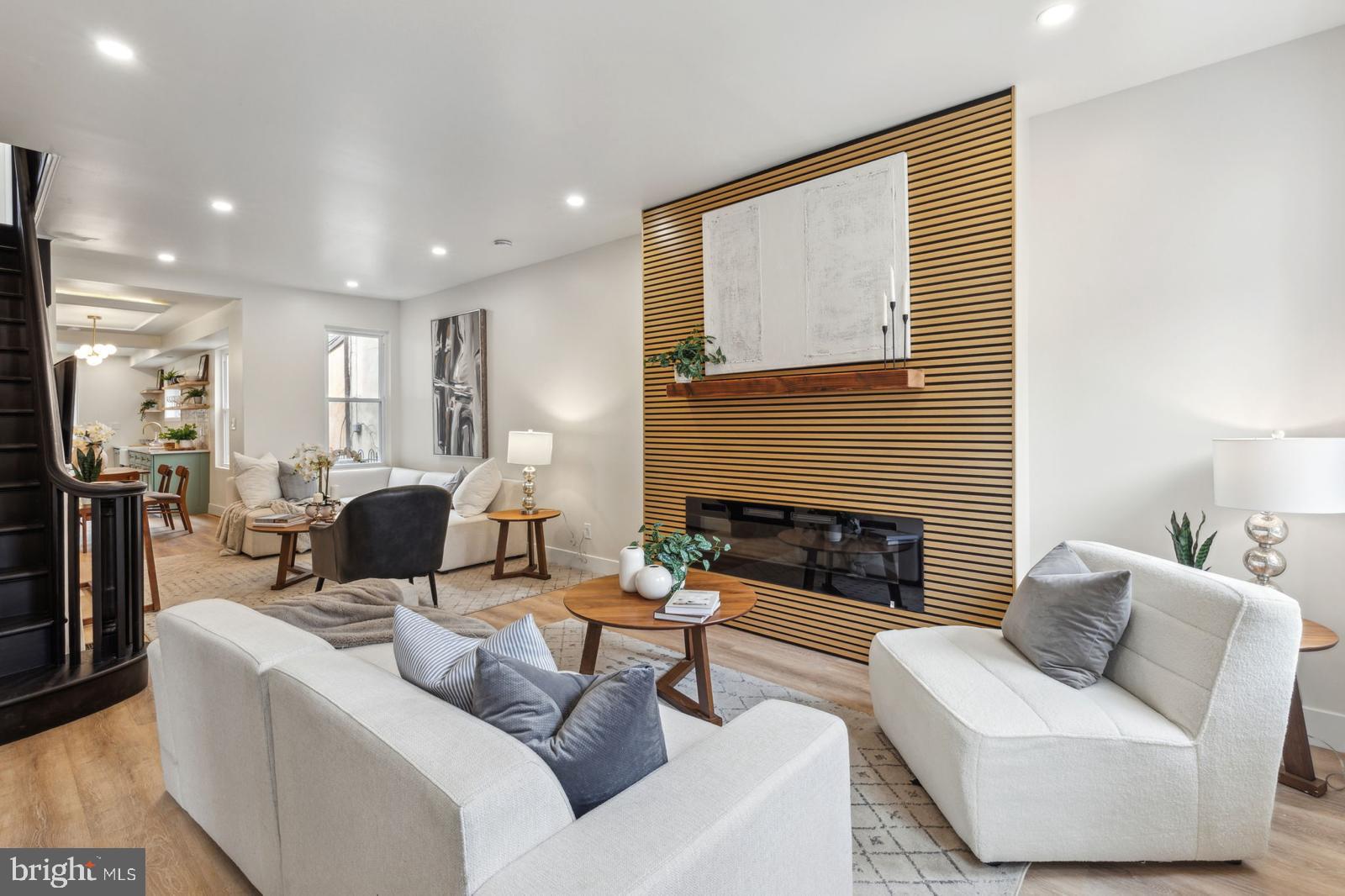 EAST KENSINGTON - Residential
