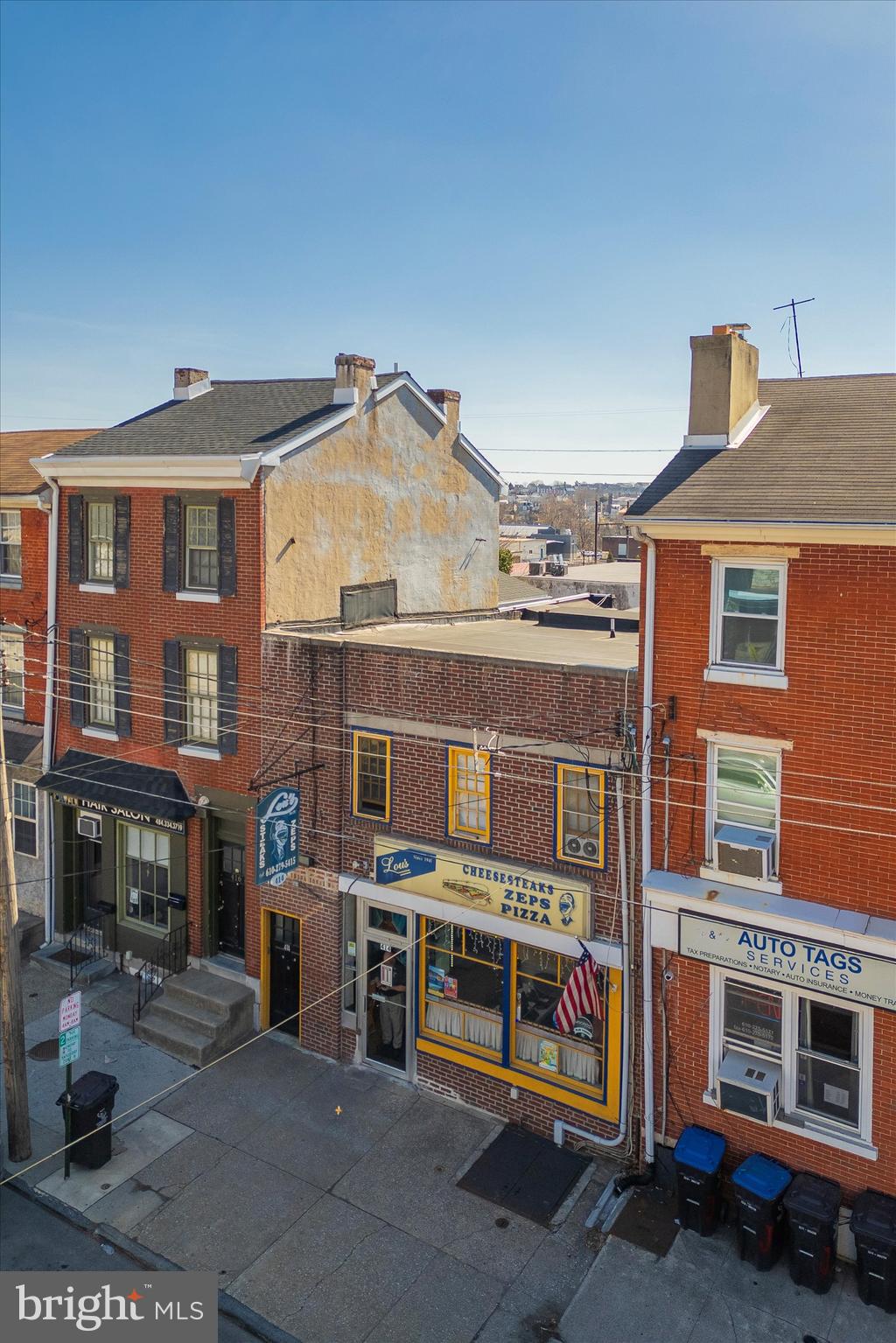 Main image without alt text