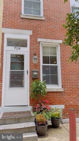 719 N UBER STREET