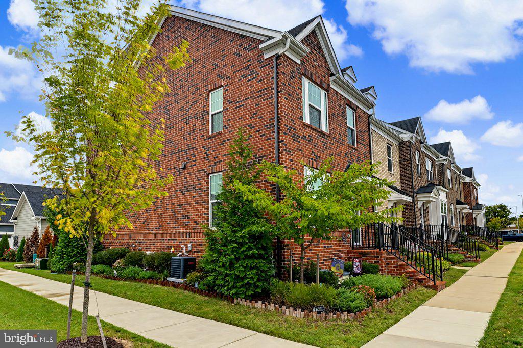 401 HOLLOWAY STREET