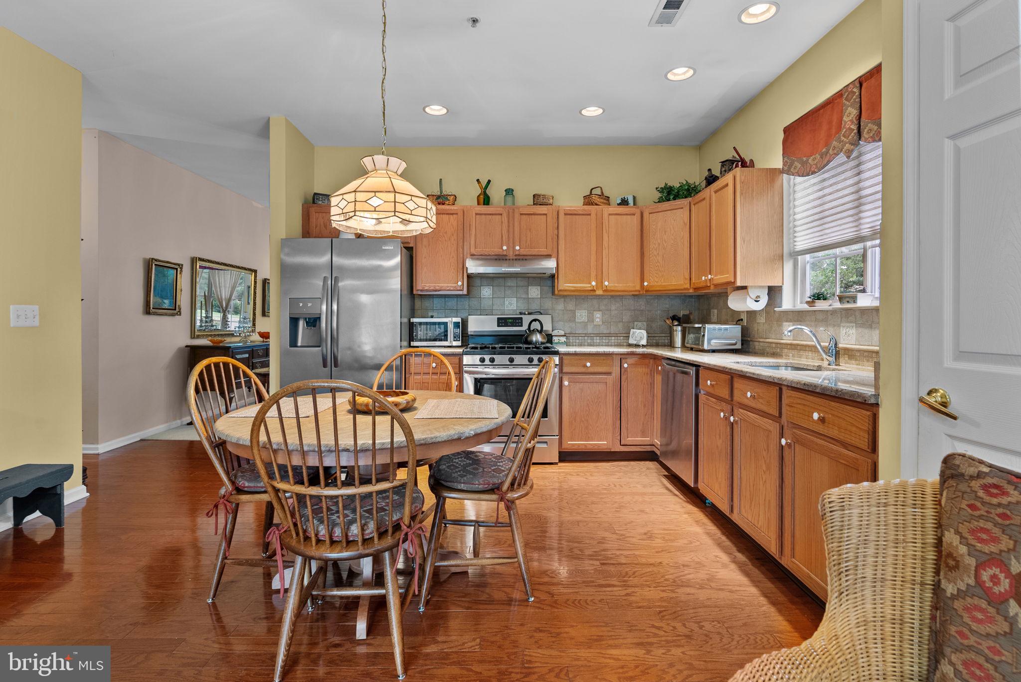 HERITAGE CR ESTS - Residential