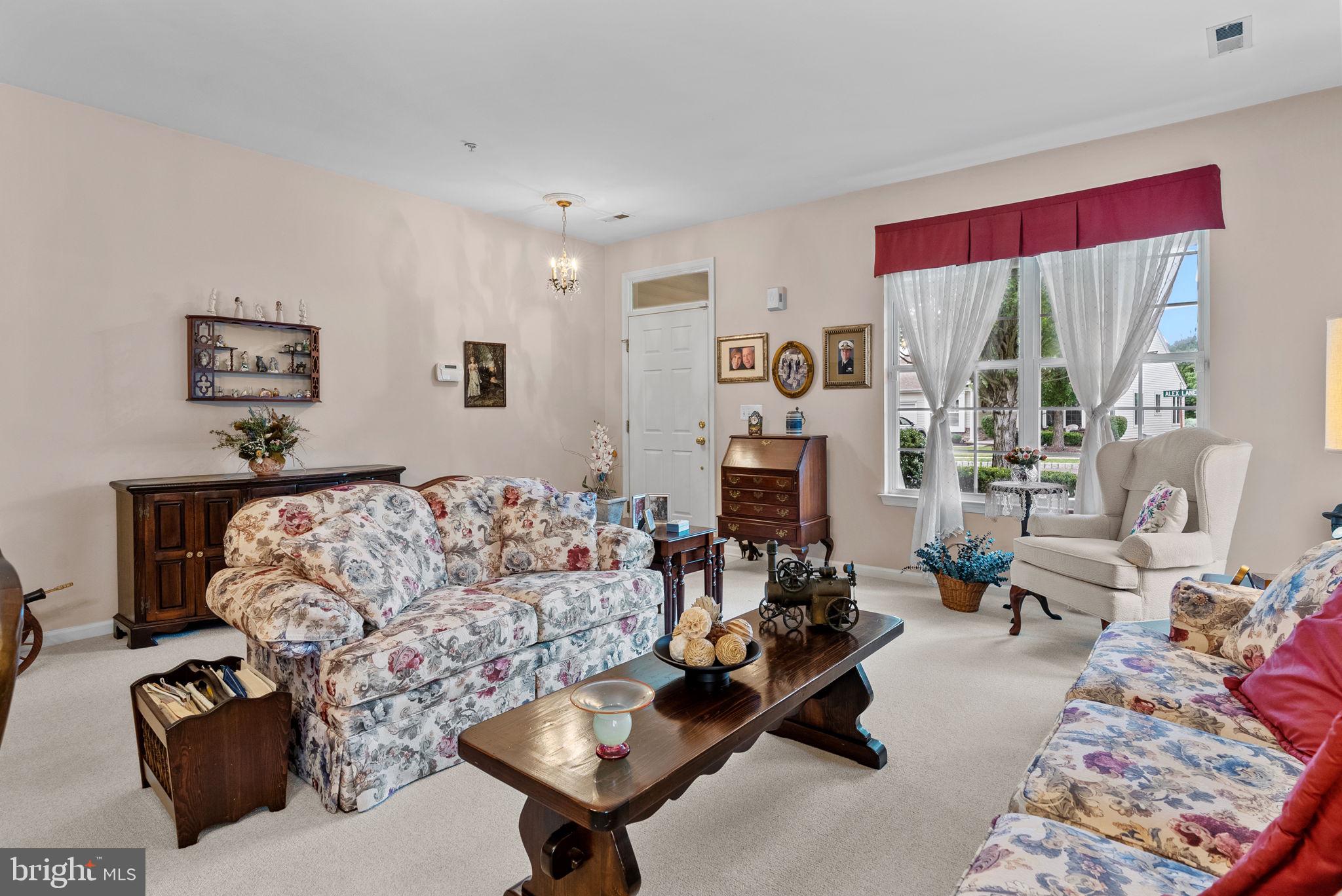 HERITAGE CR ESTS - Residential