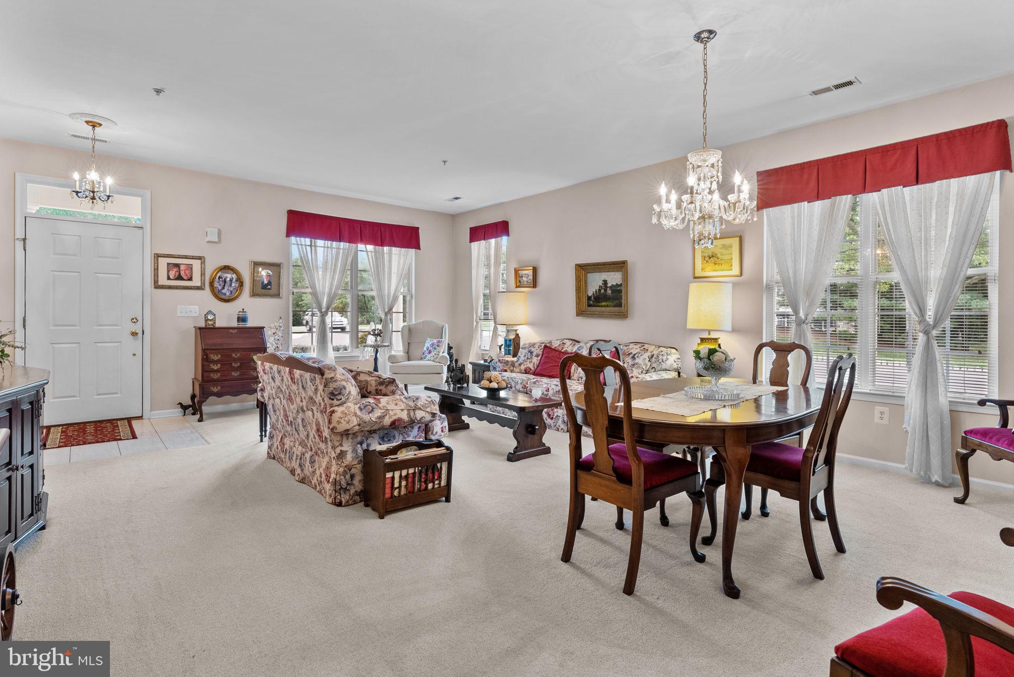 HERITAGE CR ESTS - Residential