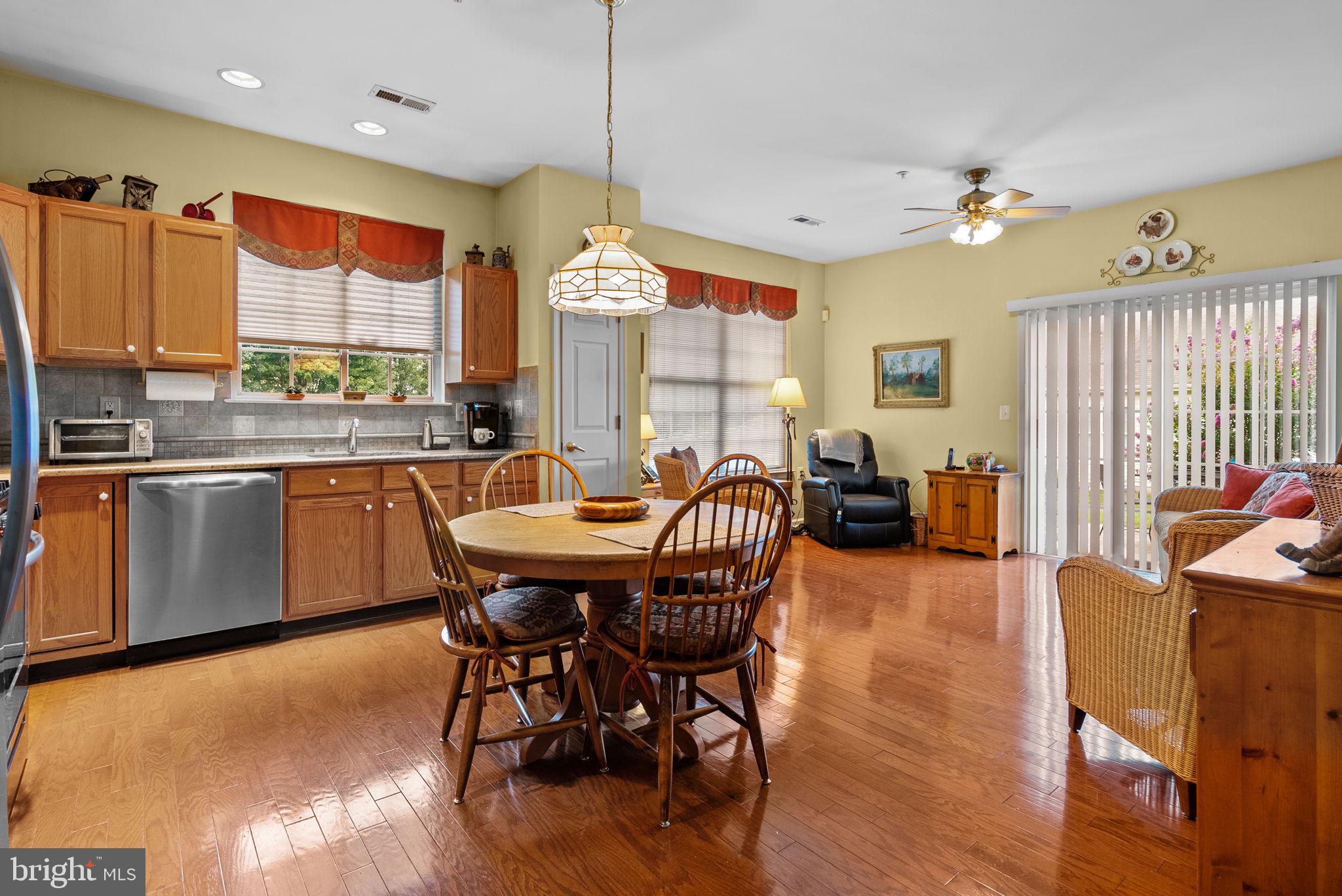 HERITAGE CR ESTS - Residential