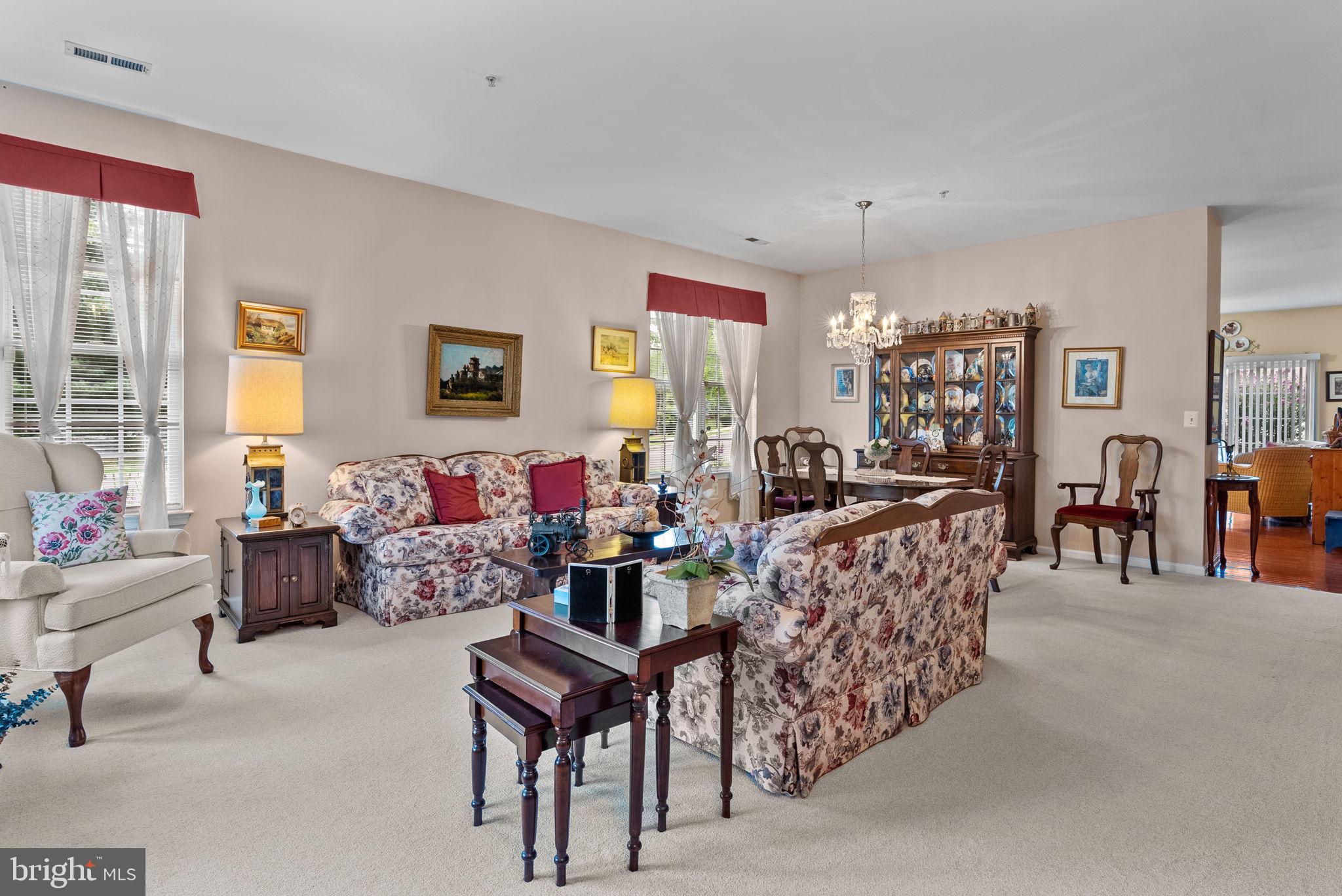 HERITAGE CR ESTS - Residential