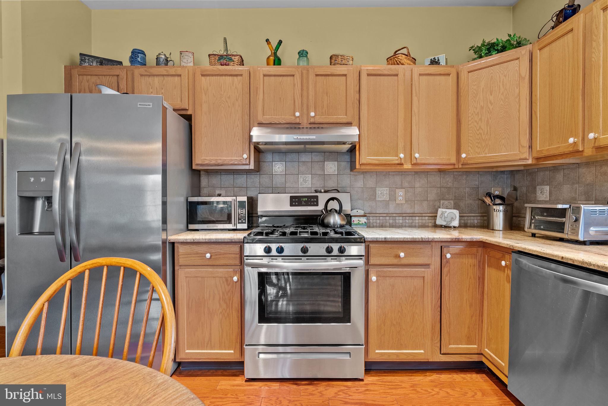 HERITAGE CR ESTS - Residential