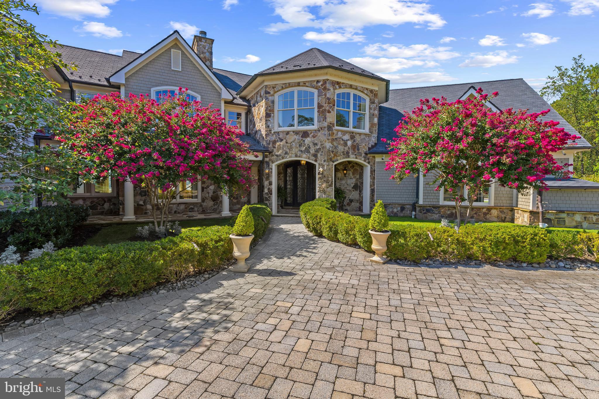 PENDENNIS MOUNT - Residential