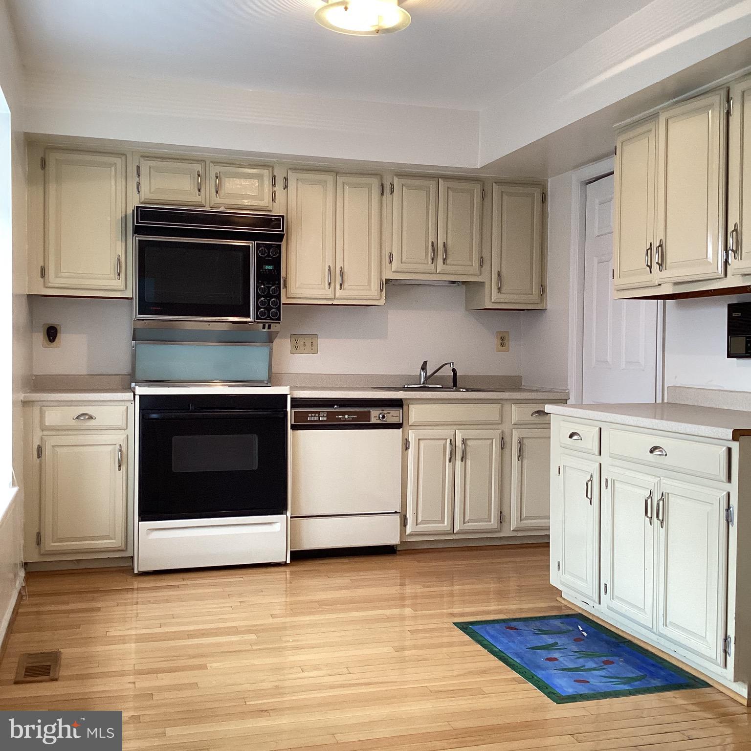 WOODSIDE - Residential