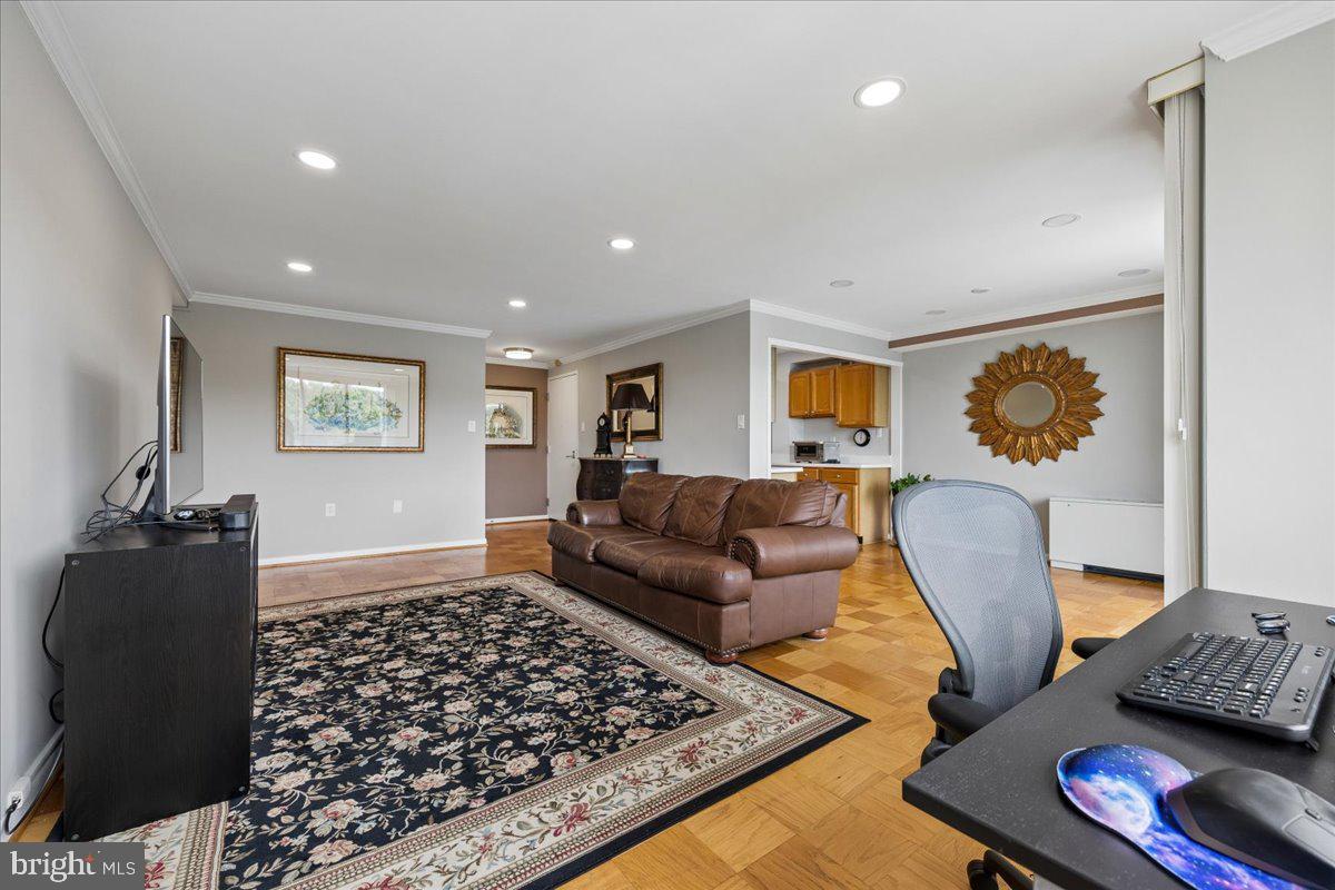 10201 GROSVENOR PLACE 1009