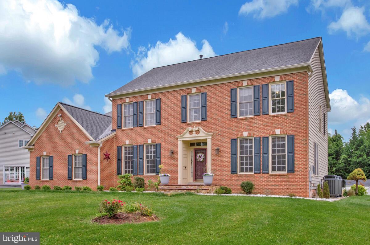 927 BRICK MANOR CIRCLE