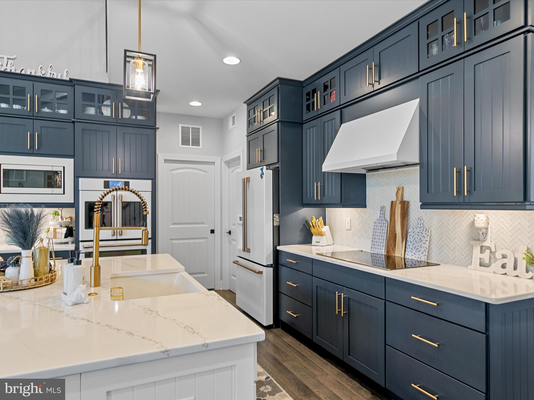 PENINSULA LAKES - Residential