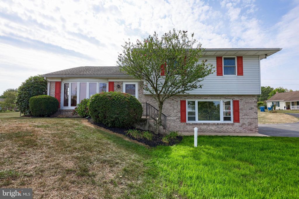 Photo of 1015 Ginger Drive, YORK, PA 17408 (MLS # PAYK2090046)
