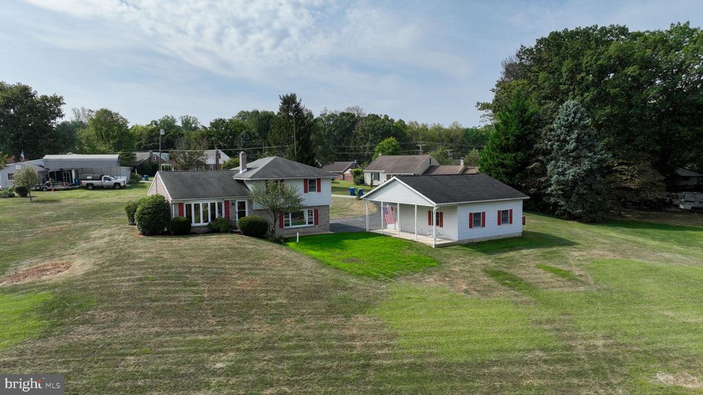 Photo of 1015 Ginger Drive, YORK, PA 17408 (MLS # PAYK2090046)