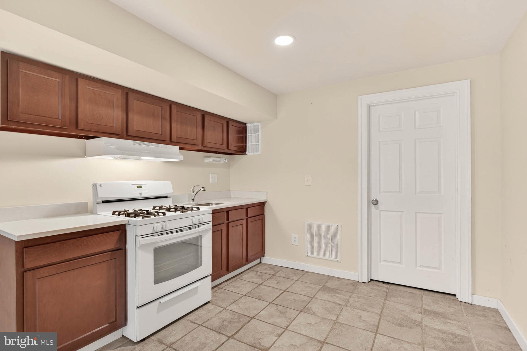 VILLAS AT SEVERNA PARK - Residential