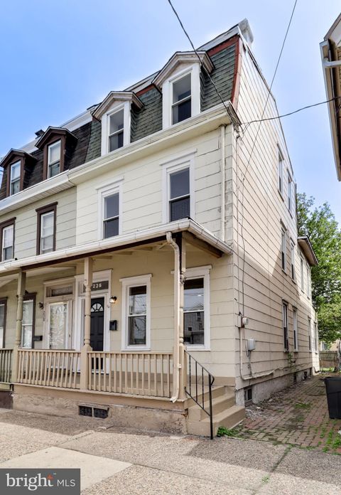 Townhouse For Sale - 236 N Broadway<br/> GLOUCESTER CITY, NJ 08030