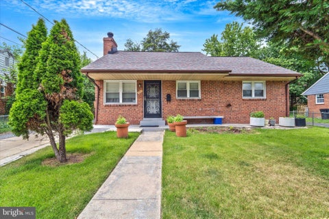 Homes For Sale - 1707 Keokee Street<br/> HYATTSVILLE, MD 20783