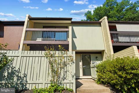 Photo of 11164 Saffold Way, RESTON, VA 20190 (MLS # VAFX2309932)
