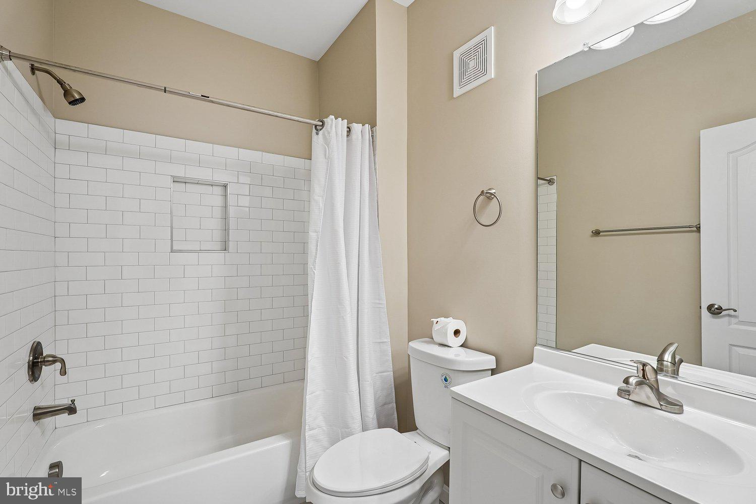 THE TOWNES AT VILLAGE PLACE - Residential