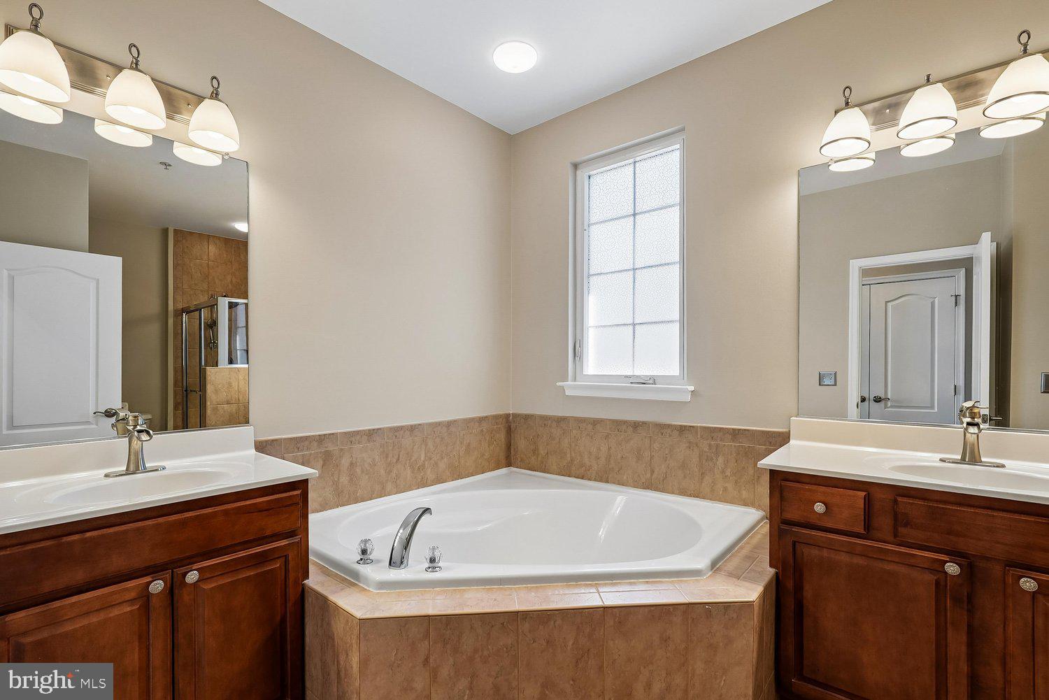THE TOWNES AT VILLAGE PLACE - Residential