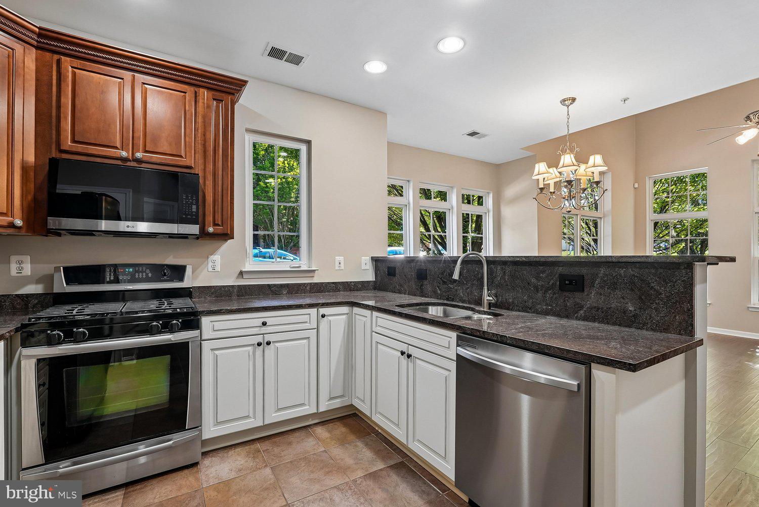 THE TOWNES AT VILLAGE PLACE - Residential