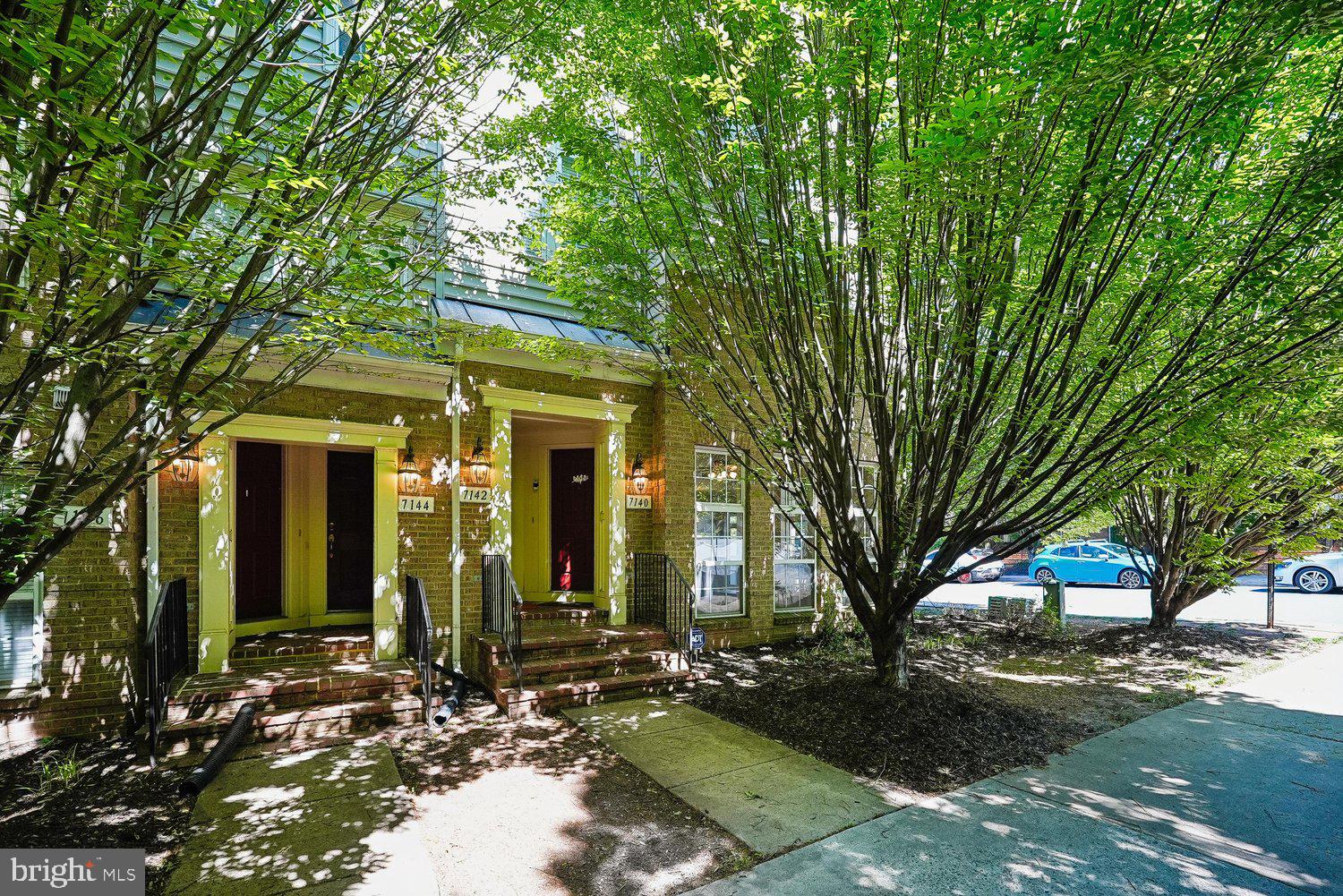THE TOWNES AT VILLAGE PLACE - Residential