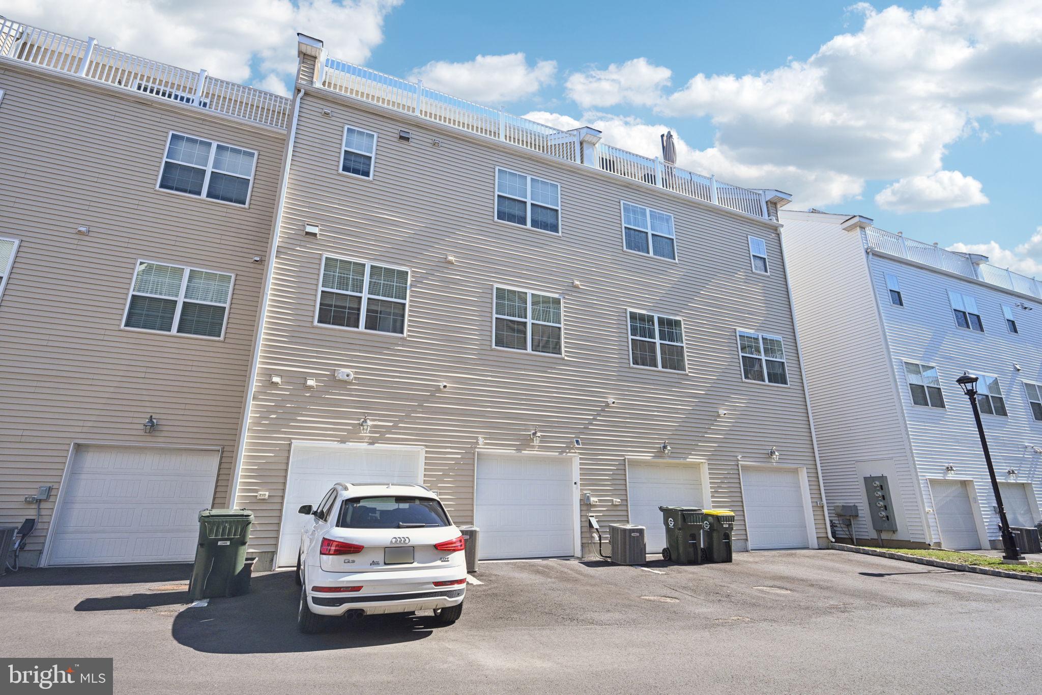 WATERSIDE - Residential