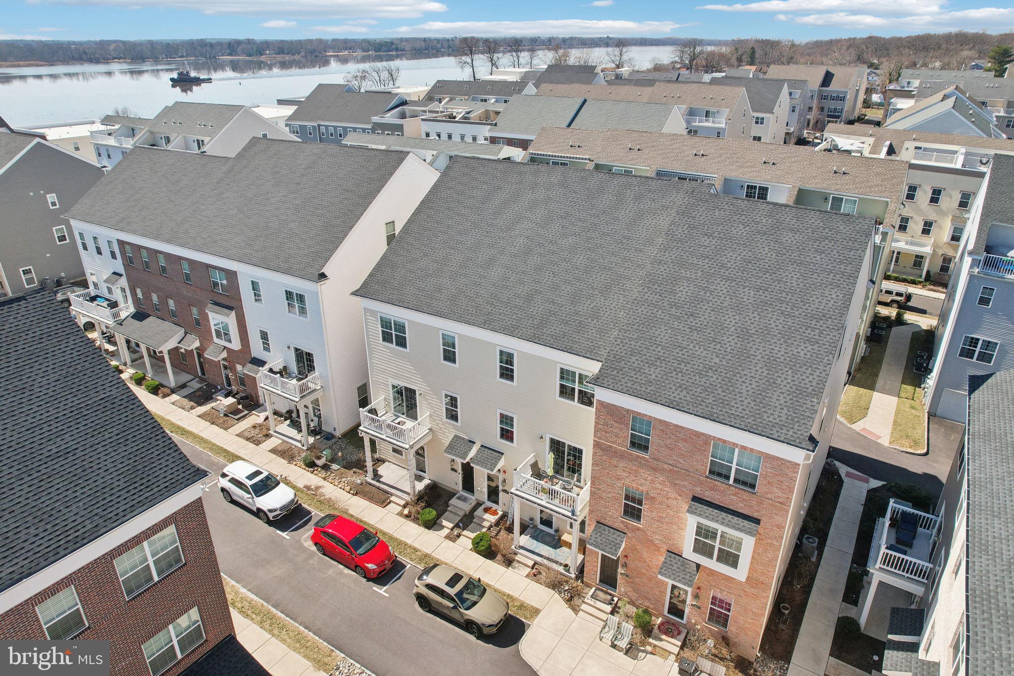 WATERSIDE - Residential