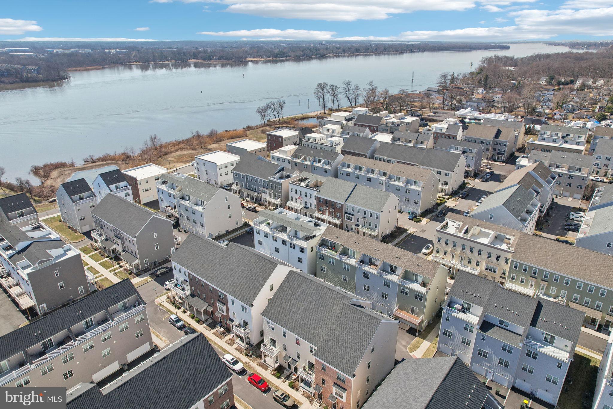 WATERSIDE - Residential