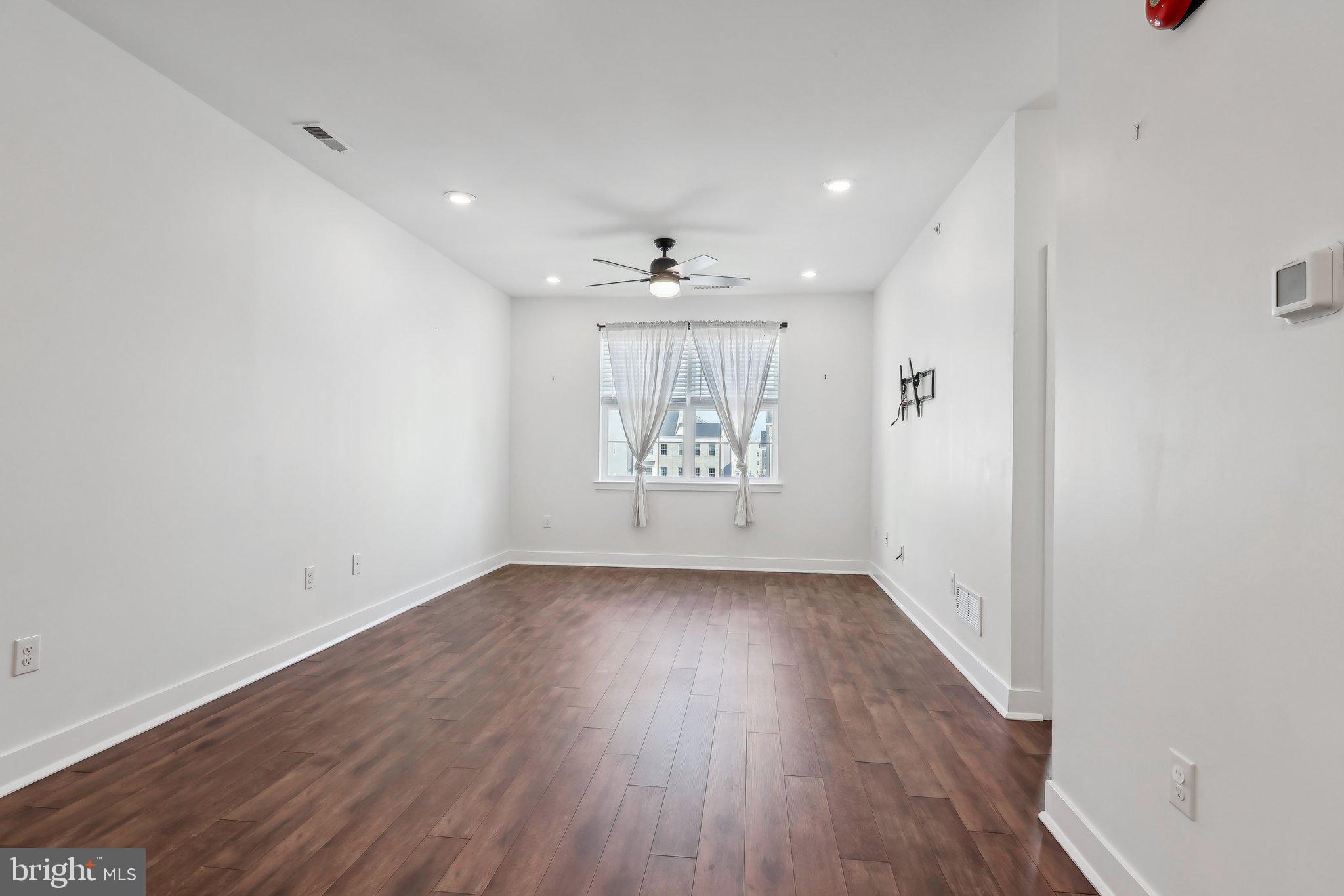 WATERSIDE - Residential