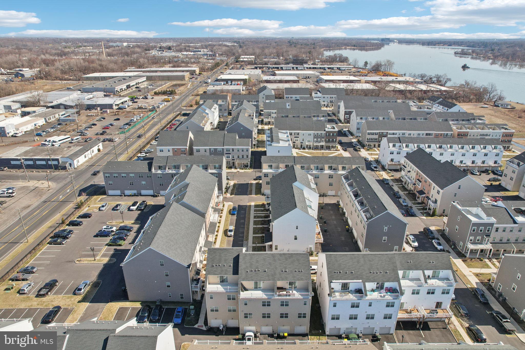 WATERSIDE - Residential