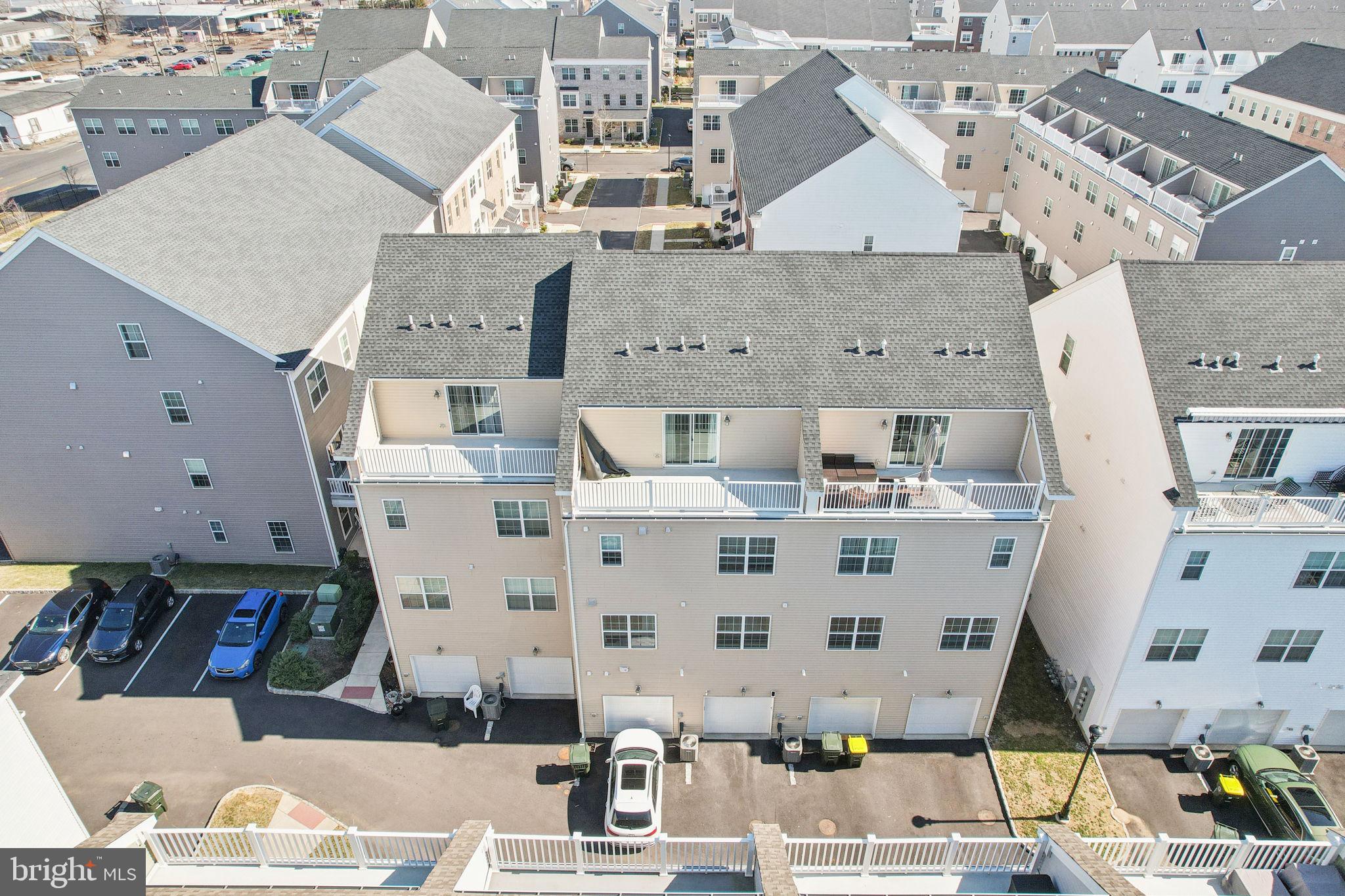 WATERSIDE - Residential