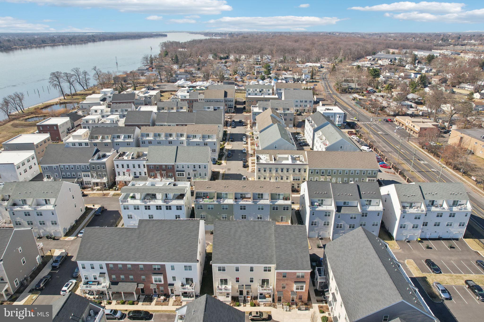 WATERSIDE - Residential