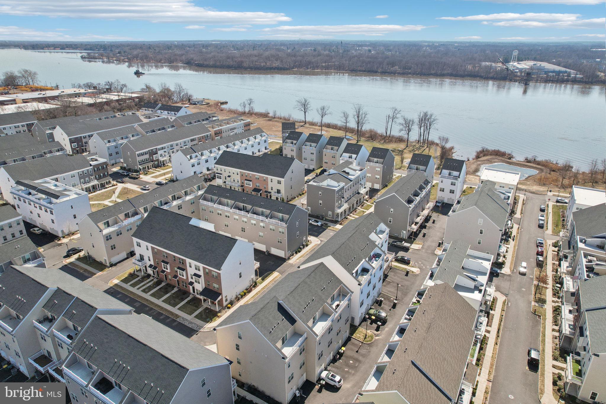 WATERSIDE - Residential