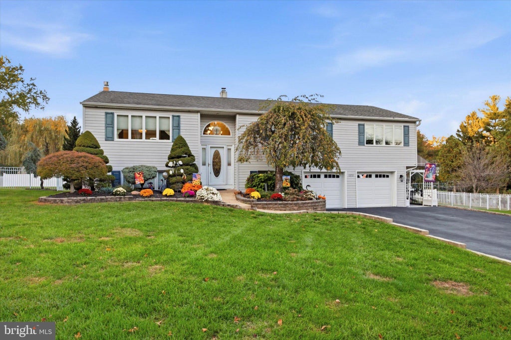 Photo of 1333 Glen Echo Drive, HUNTINGDON VALLEY, PA 19006 (MLS # PABU2134176)