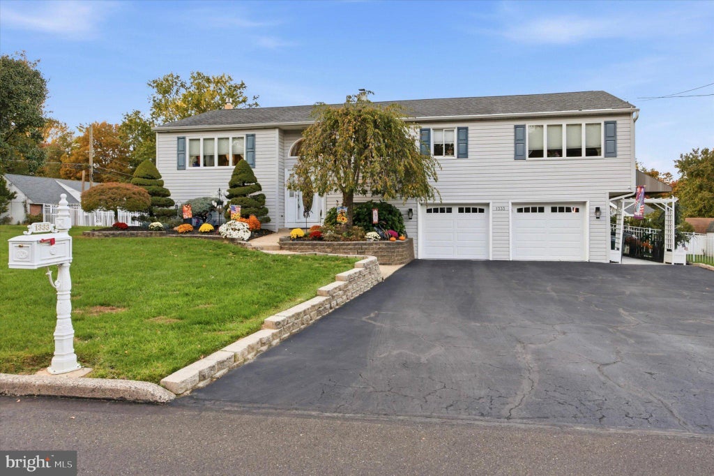 Photo of 1333 Glen Echo Drive, HUNTINGDON VALLEY, PA 19006 (MLS # PABU2134176)