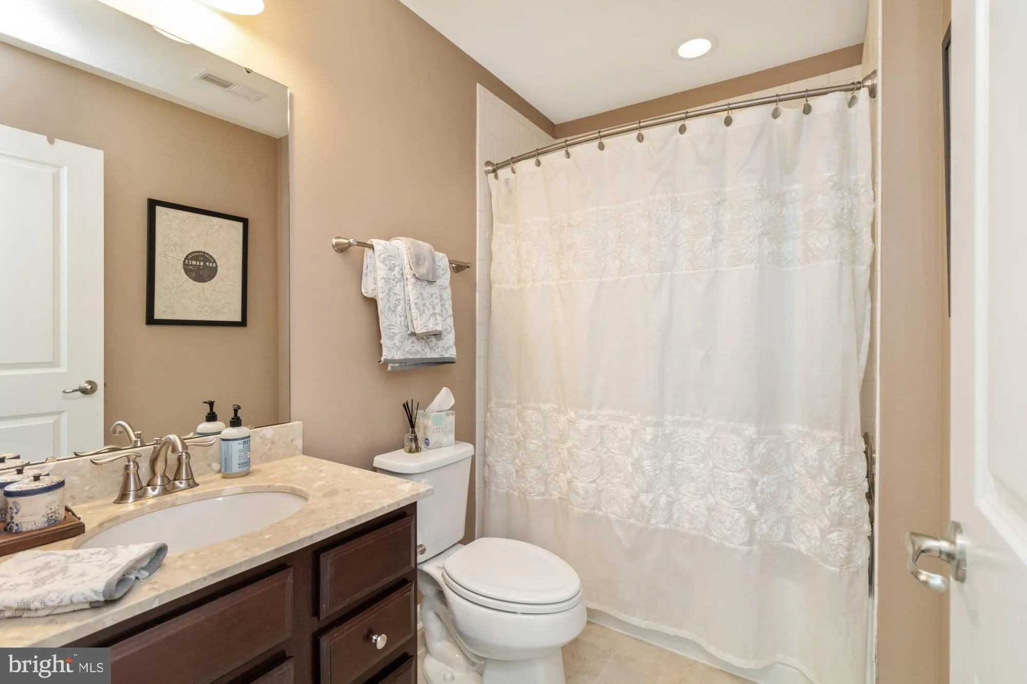 Baltimore, Maryland 21224, United States, 3 Bedrooms Bedrooms, ,3 BathroomsBathrooms,Residential,Pending,90789