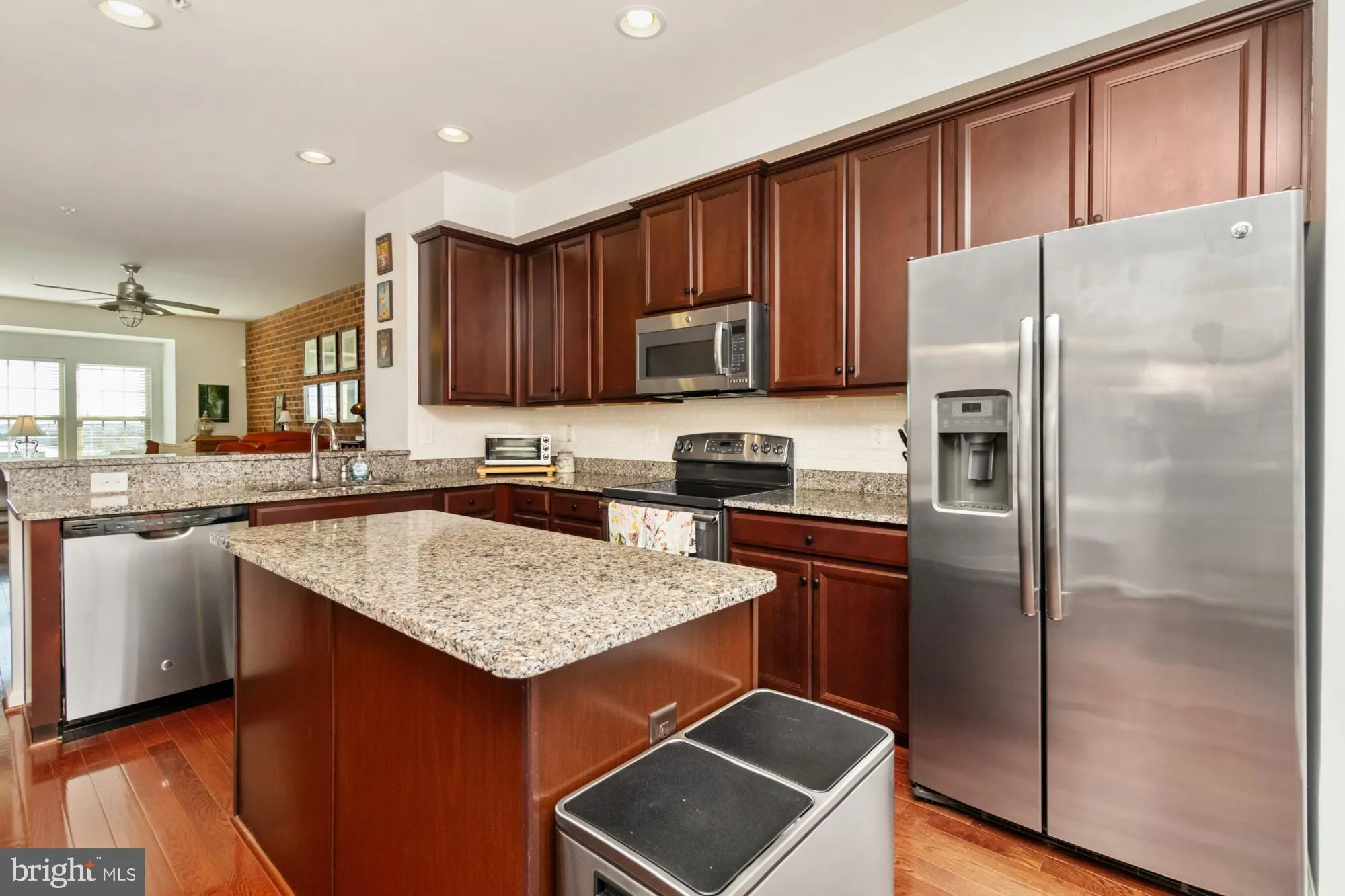 Baltimore, Maryland 21224, United States, 3 Bedrooms Bedrooms, ,3 BathroomsBathrooms,Residential,Pending,90789