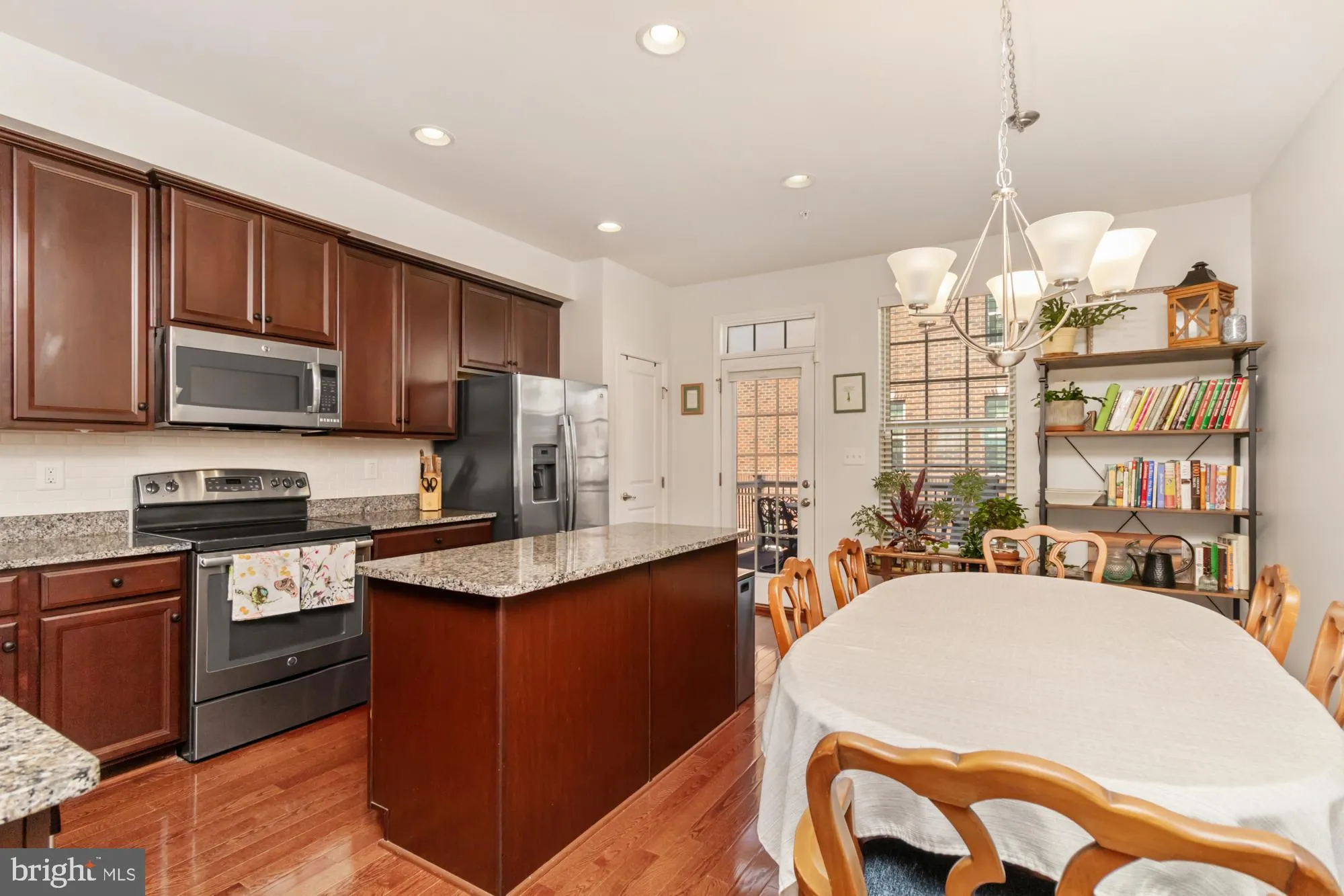 Baltimore, Maryland 21224, United States, 3 Bedrooms Bedrooms, ,3 BathroomsBathrooms,Residential,Pending,90789