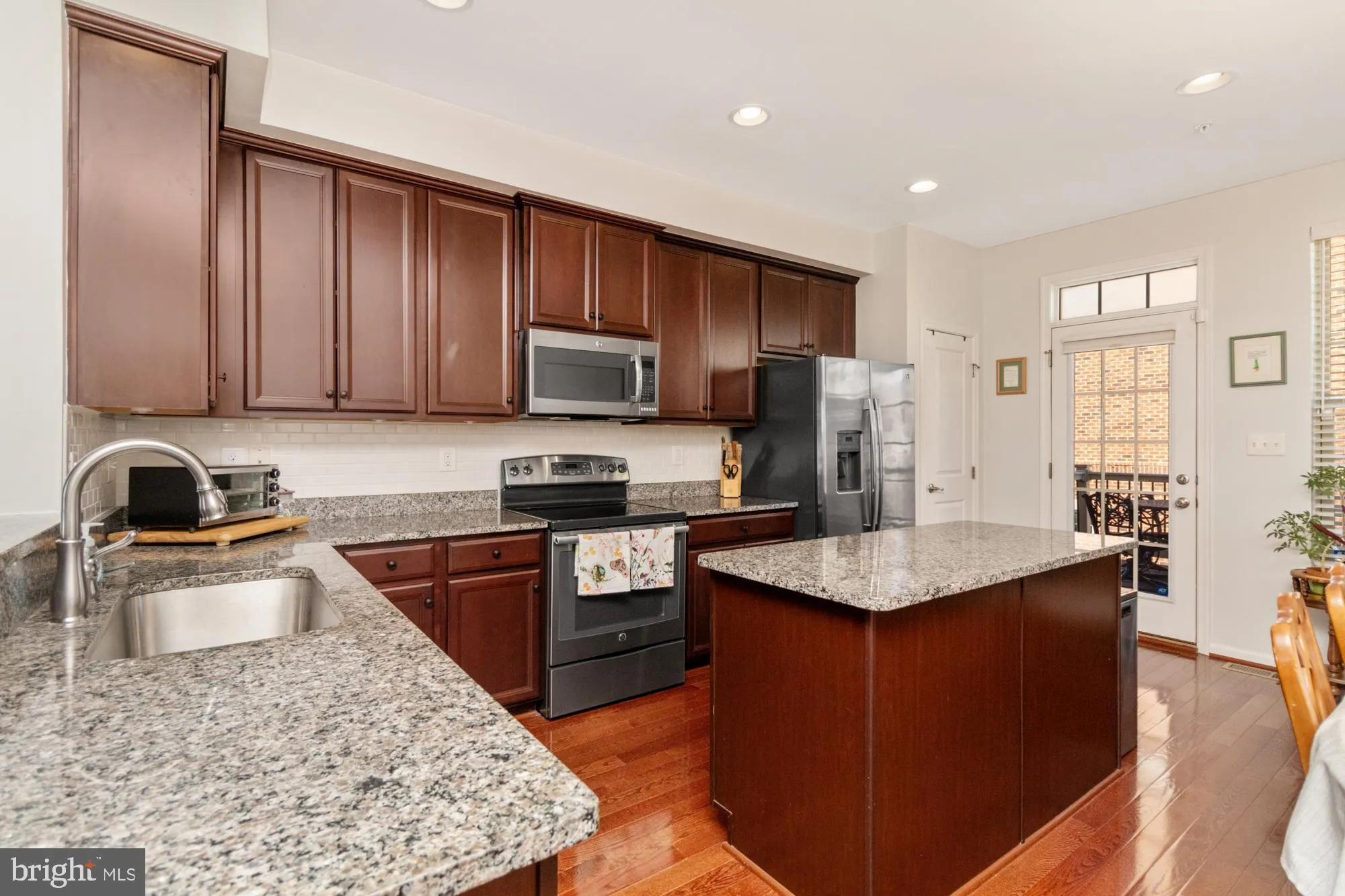 Baltimore, Maryland 21224, United States, 3 Bedrooms Bedrooms, ,3 BathroomsBathrooms,Residential,Pending,90789